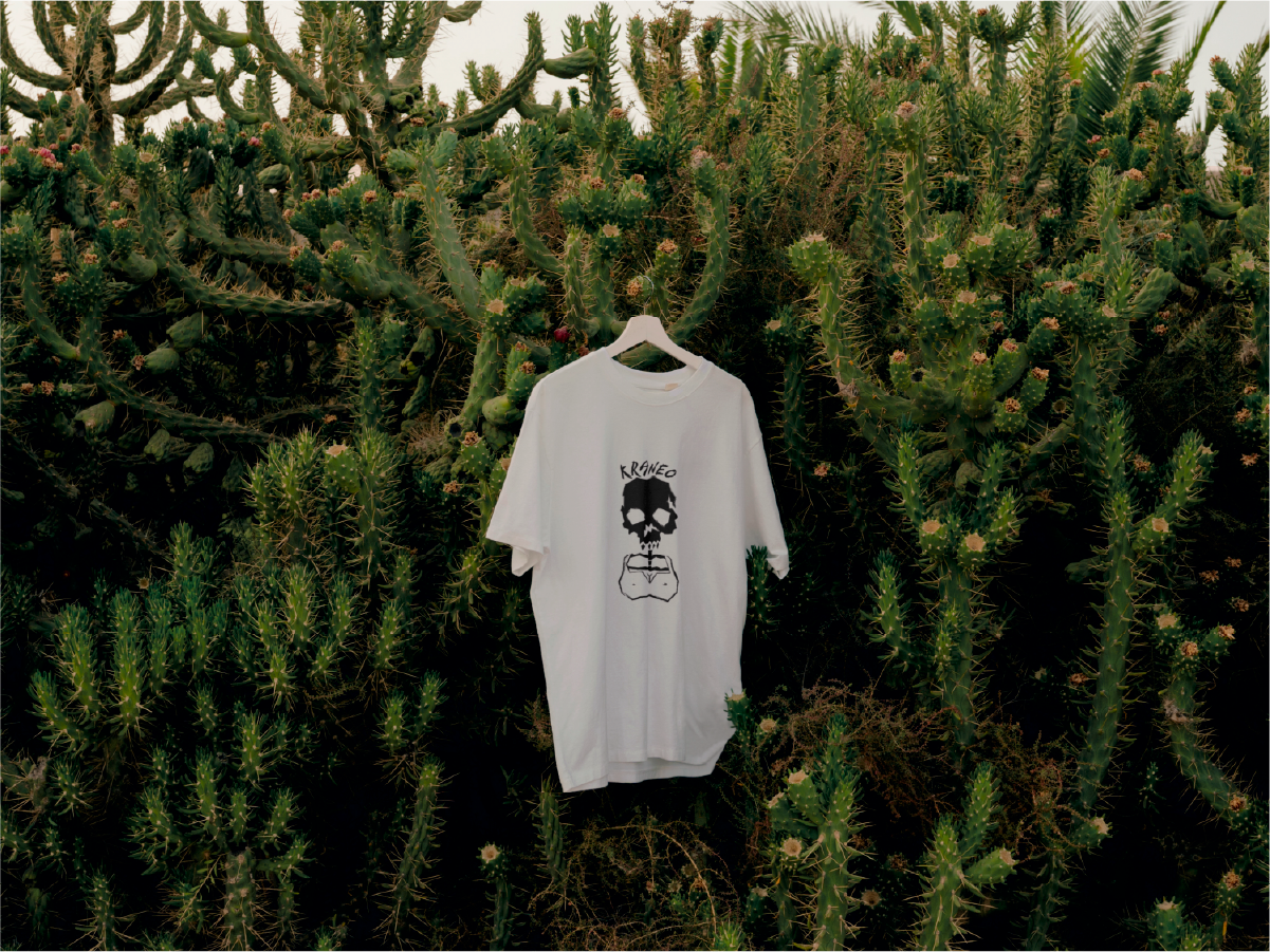 Producto de vestuario Kraneo con aplicación de identidad visual, proyecto de marca desarrollado por The Sign Studio
